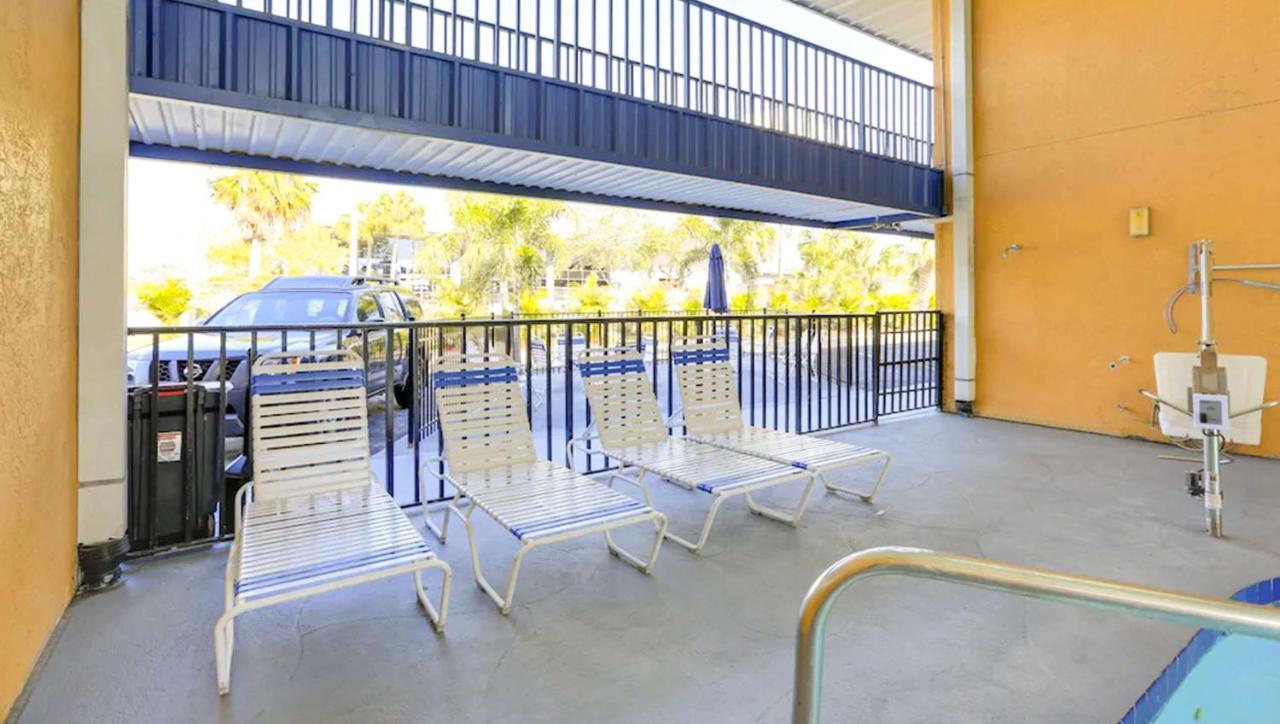 Magnuson Hotel Bradenton Exterior photo