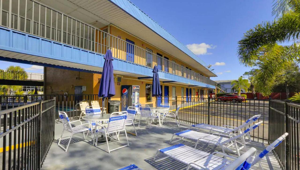 Magnuson Hotel Bradenton Exterior photo
