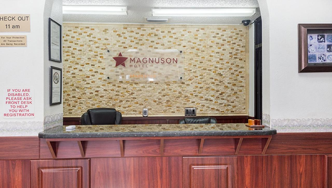 Magnuson Hotel Bradenton Exterior photo